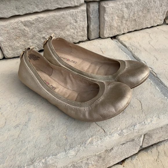 bandolino b flexible flats